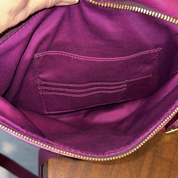 Fossil  Shoulder/ Crossbody bag Gen leather   Gorgeous raspberry  fold over flap - Picture 15 of 17
